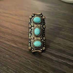 Gold & turquoise ring. Size: 6